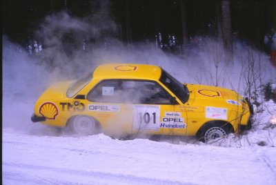 Opel Ascona B gul 140602Untitled-82.jpg